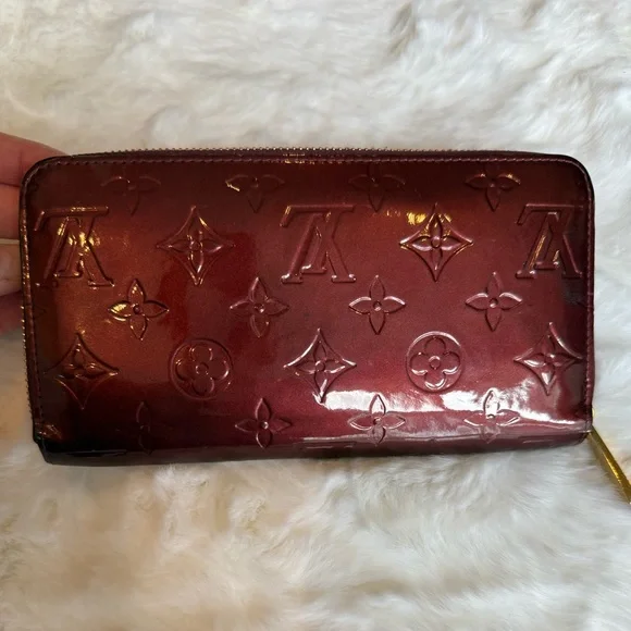 Louis Vuitton Vernis Amarante Patent Leather Zip Around Wallet - Picture 5 of 14